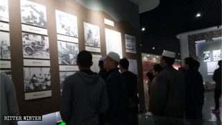 Musulmani di etnia hui alla mostra commemorativa sulla rivoluzione