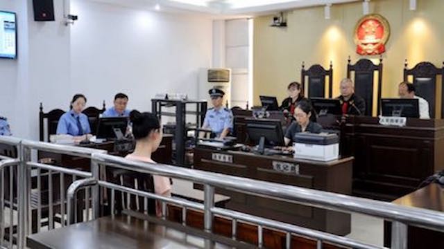 Una fedele della CDO al processo del Tribunale del popolo del distretto di Huaishang della città di Bengbu, nella provincia centrale dell’Anhui