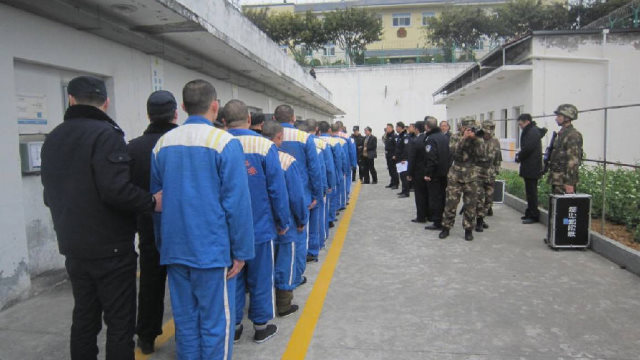 prigionieri in una casa di detenzione cinese