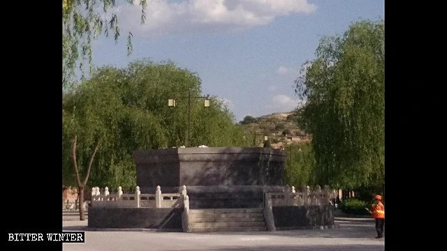 Il basamento della statua della Guanyin
