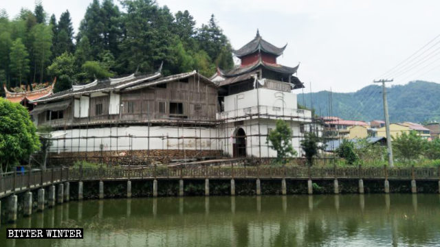 Il Taoyuan Cave Temple nel villaggio di Luokeng