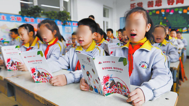 Scolari delle scuole elementari di Urumqi