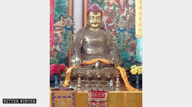 Una statua tibetana del Buddha