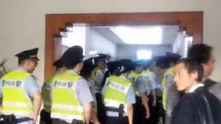Oltre cento membri della Chiesa dell’Alleanza della Prima Pioggia portati via dalla polizia