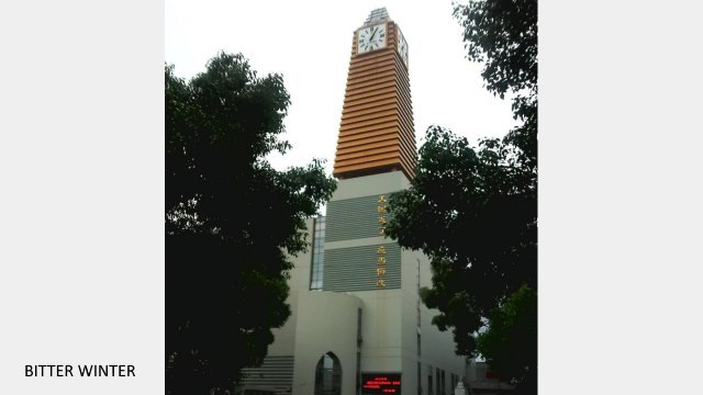  Dopo la rimozione della croce rimane solo la torre dell’orologio (Yang Guang'an /Bitter Winter)