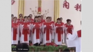 Il coro della chiesa dei Tre Autonomie costretto a cantare canzoni comuniste