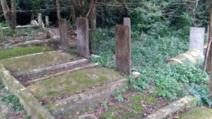 Le tombe del villaggio di Laohong prima di essere divelte