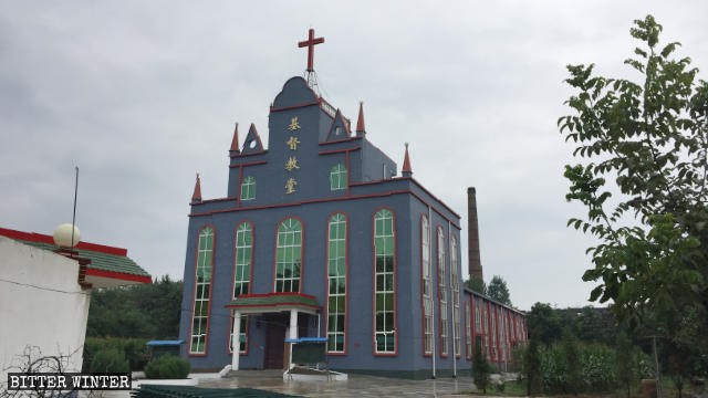 La facciata della chiesa di Dongcun, del borgo di Dakou, prima della demolizione