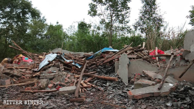 Funzionari del governo hanno distrutto il tempio Baique il 27 settembre