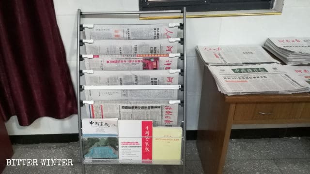 Giornali e riviste esposti in chiesa