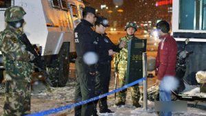 La polizia dello Xinjiang sta interrogando la popolazione