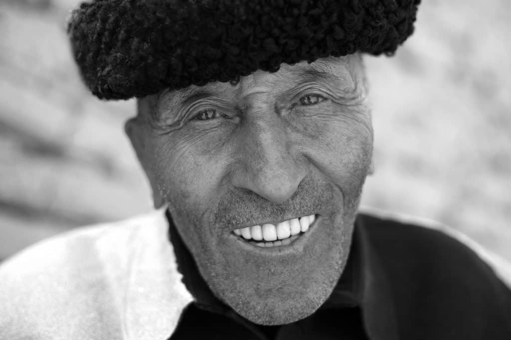 Un anziano in un villaggio nella contea autonoma tagika di Tashkurgan