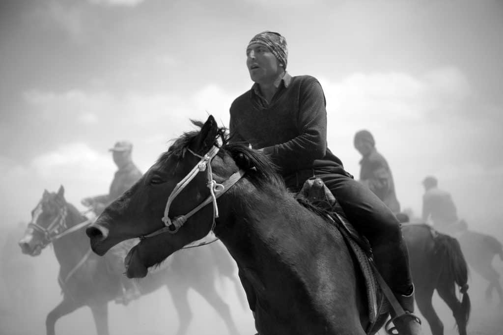 Una partita di Buzkashi, sport equestre popolare anche in Afghanistan 