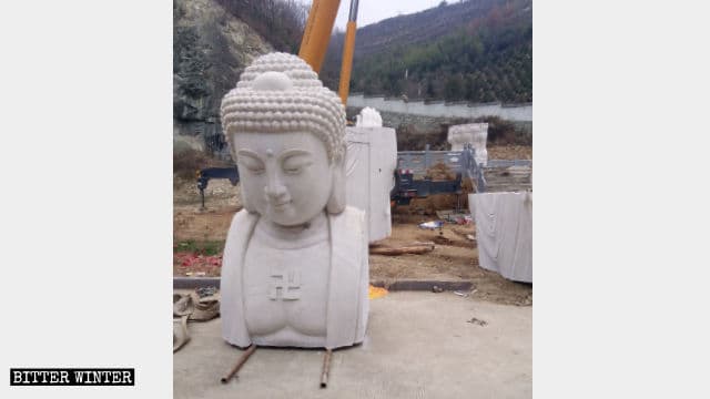 La testa della statua di Guanyin è stata rimossa