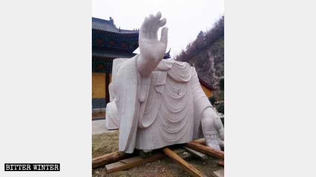 Il corpo della statua di Guanyin è stato rimosso
