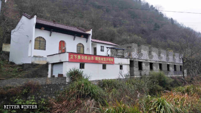 Il tempio Guanyin è stato dipinto di bianco