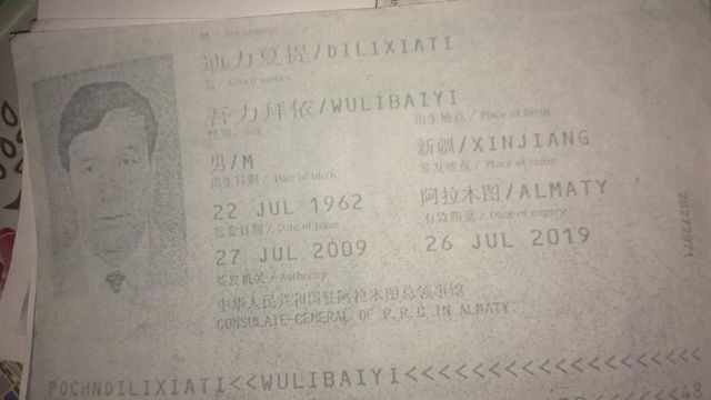 Il documento di identità di Dilshat Oralbai