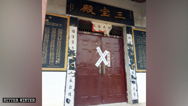 Funzionari sigillano la Sanbao Hall del tempio Linggan