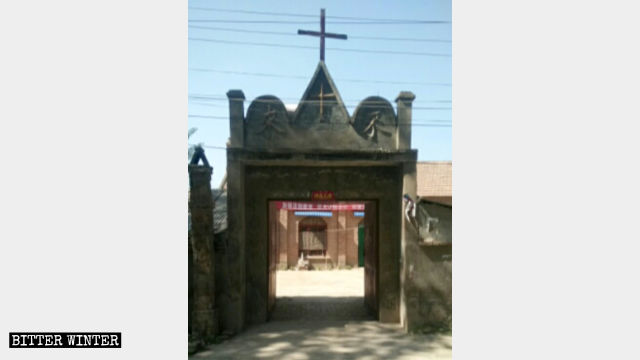 La chiesa delle Tre Autonomie nel villaggio di Yanwangmiao prima di essere demolita il 14 dicembre 2018