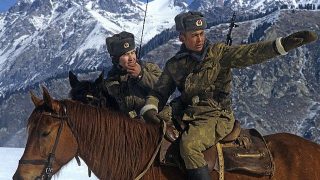 Guardie cinesi al confine con il Kazakistan