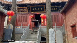 Una delle sale del tempio Lianhua, prima della chiusura