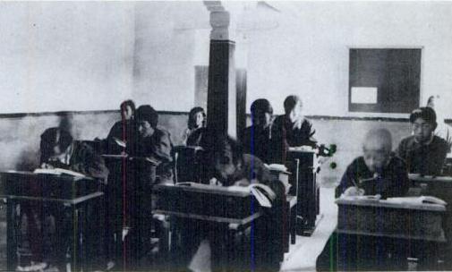 Una classe nella Gyantse English School negli anni 1920