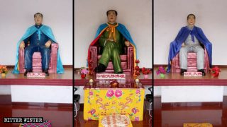 Mao Zedong è chiamato «Buddha della divinità celeste» e ai suoi fianchi sono collocate le statue di Zhu De e di Zhou Enlai
