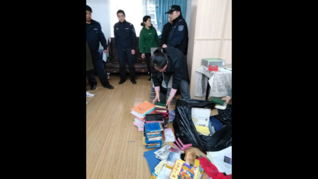 La polizia ha confiscato copie della Bibbia e altri libri religiosi