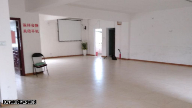 La sala per riunioni della chiesa di Xinwang dopo essere stata ripulita