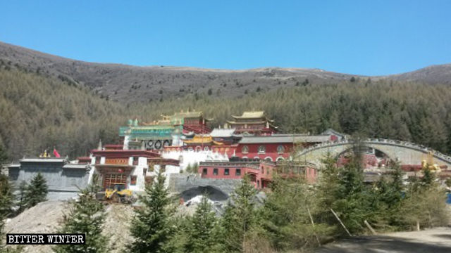 Vista panoramica del tempio di Jixiang sul monte Wutai