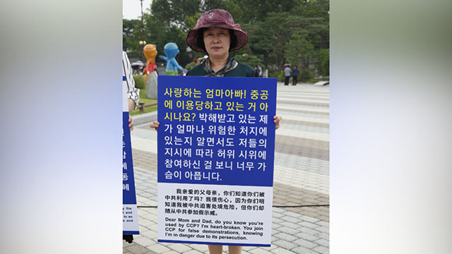 Alcuni fedeli della CDO hanno detto ai genitori, che hanno partecipato alla finta manifestazione «Cari mamma e papà, sapete che il PCC vi sta usando?»
