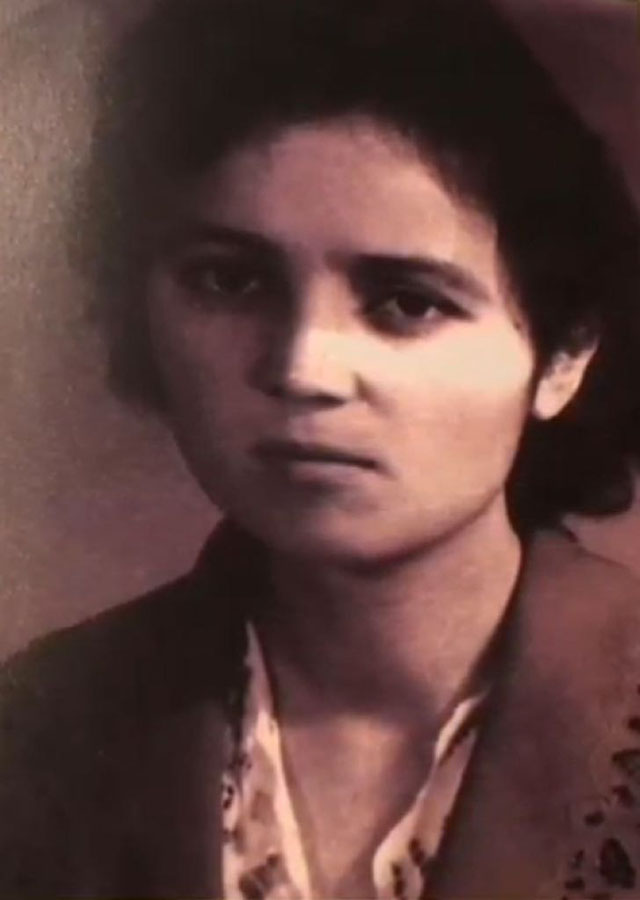 Söyüngül Chanisheff durante gli anni giovanili, in una foto scattata nel 1963, quando era studentessa di medicina all'Università dello Xinjiang