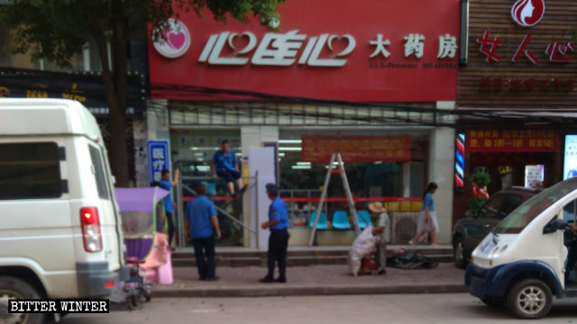Alle attività commerciali di Wuhan è stato ordinato di rimuovere i display a LED