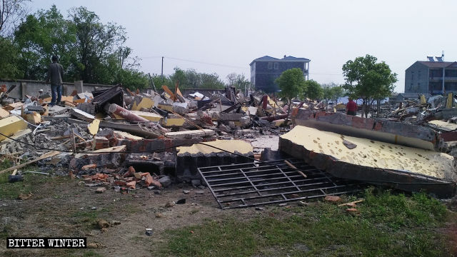 L’11 aprile sono state demolite altre stanze e una sala nel tempio di Xi