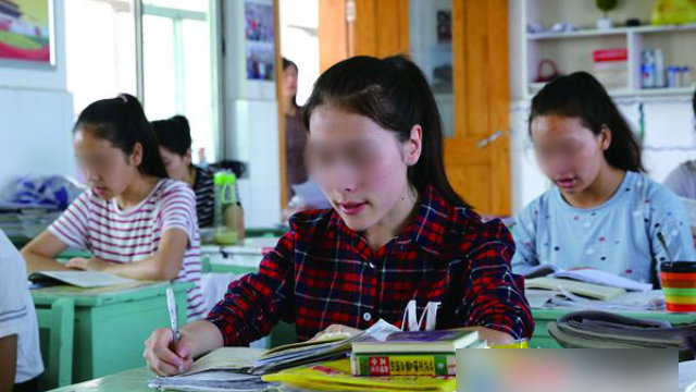 Studenti dello Xinjiang alla scuola superiore di Lianyungang, nella provincia dello Jiangsu