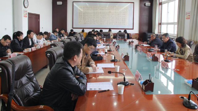 Dipendenti dell'Ufficio per gli affari etnici e religiosi di Yulin, una città nella provincia dello Shaanxi, partecipano a un corso di formazione sulla riservatezza