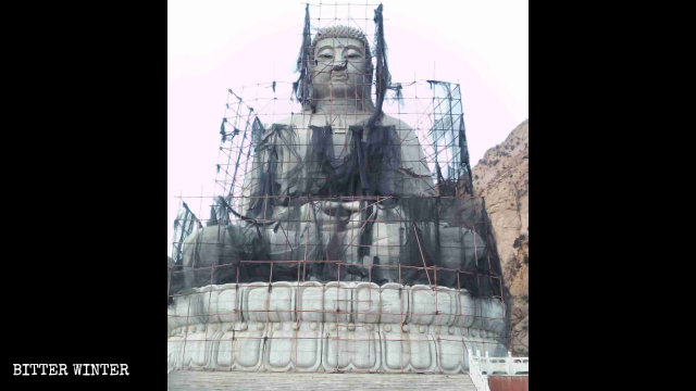 La statua di Shakyamuni nella città di Baotou, nella Mongolia interna