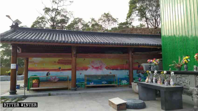 Ruote della preghiera nel tempio Shuanglong coperte