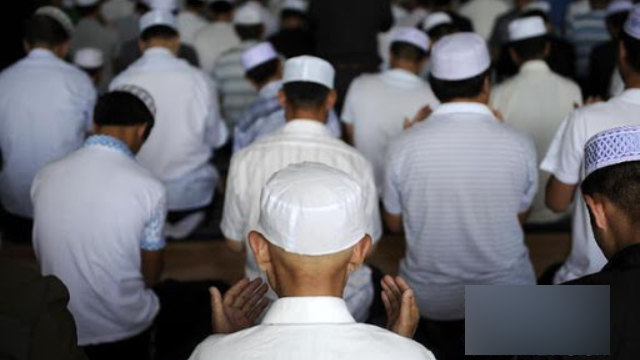 Musulmani uiguri osservano il Ramadan