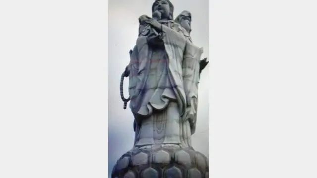 La statua della Guanyin a quattro facce