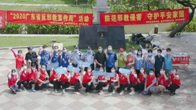 Partecipanti a un attività anti-xie jiao svoltasi in agosto