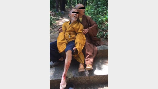 Un monaco buddhista è stato picchiato
